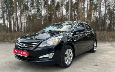 Hyundai Solaris II рестайлинг, 2015 год, 550 000 рублей, 3 фотография