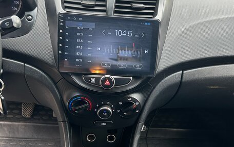 Hyundai Solaris II рестайлинг, 2015 год, 550 000 рублей, 23 фотография