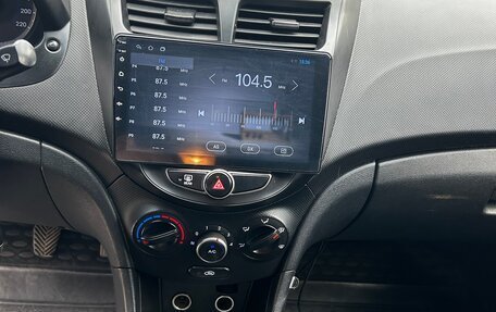 Hyundai Solaris II рестайлинг, 2015 год, 550 000 рублей, 24 фотография