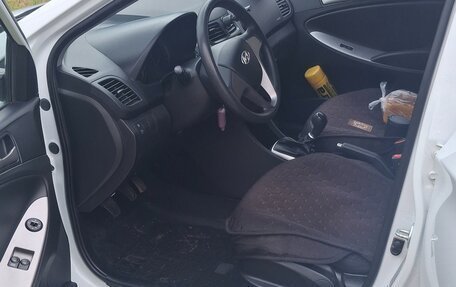 Hyundai Solaris II рестайлинг, 2015 год, 1 000 000 рублей, 5 фотография