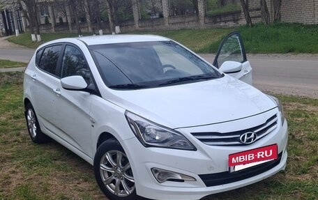 Hyundai Solaris II рестайлинг, 2015 год, 1 000 000 рублей, 4 фотография