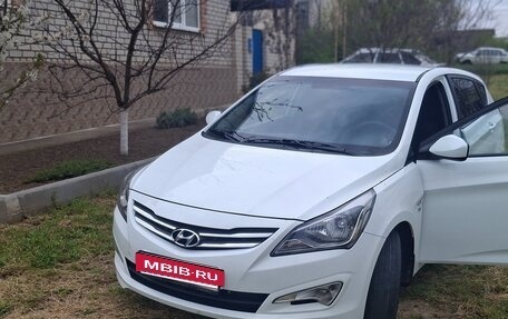 Hyundai Solaris II рестайлинг, 2015 год, 1 000 000 рублей, 3 фотография