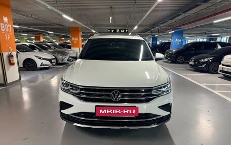 Volkswagen Tiguan II, 2022 год, 2 961 000 рублей, 2 фотография