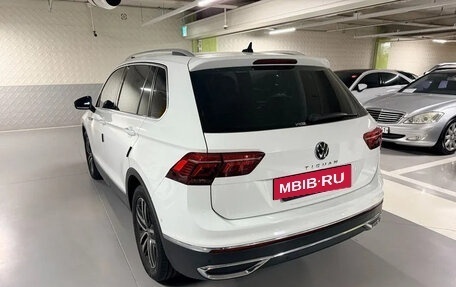 Volkswagen Tiguan II, 2022 год, 2 961 000 рублей, 3 фотография