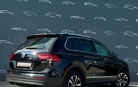 Volkswagen Tiguan II, 2019 год, 2 395 700 рублей, 2 фотография