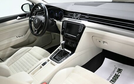 Volkswagen Passat B8 рестайлинг, 2015 год, 1 745 000 рублей, 13 фотография