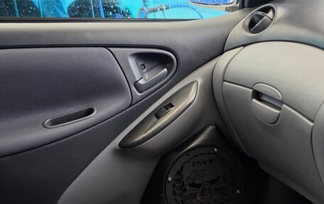 Toyota Vitz, 2001 год, 310 000 рублей, 16 фотография