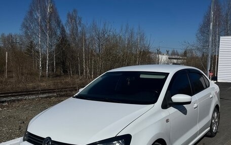 Volkswagen Polo VI (EU Market), 2014 год, 795 000 рублей, 2 фотография