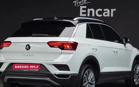 Volkswagen T-Roc I, 2022 год, 1 850 000 рублей, 2 фотография