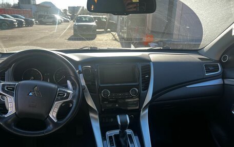 Mitsubishi Pajero Sport III рестайлинг, 2017 год, 3 450 000 рублей, 5 фотография