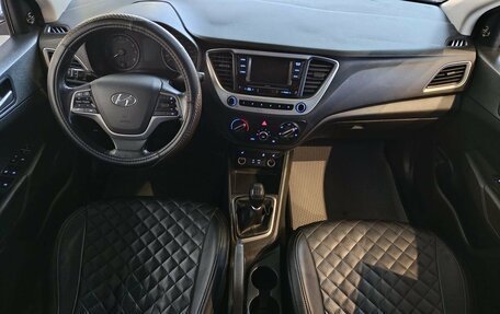 Hyundai Solaris II рестайлинг, 2017 год, 1 024 000 рублей, 12 фотография