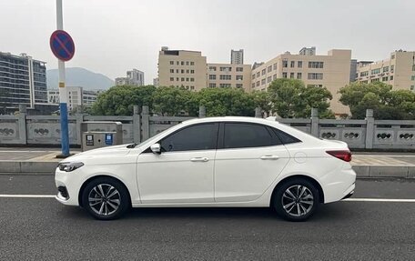 Ford Escort, 2021 год, 1 370 000 рублей, 4 фотография