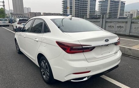 Ford Escort, 2021 год, 1 370 000 рублей, 5 фотография