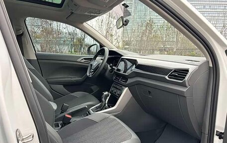 Volkswagen T-Cross I, 2022 год, 1 501 001 рублей, 10 фотография