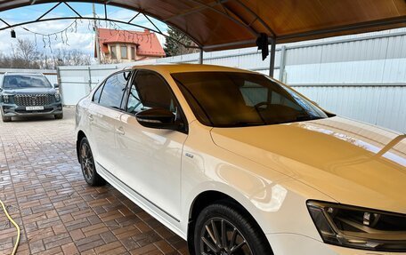 Volkswagen Jetta VI, 2018 год, 1 550 000 рублей, 2 фотография