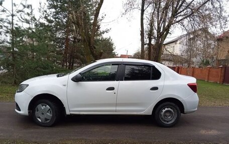 Renault Logan II, 2017 год, 305 000 рублей, 2 фотография