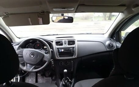 Renault Logan II, 2017 год, 305 000 рублей, 5 фотография