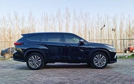 Toyota Highlander, 2022 год, 4 735 006 рублей, 5 фотография