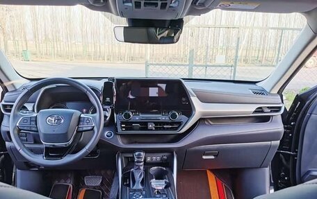 Toyota Highlander, 2022 год, 4 735 006 рублей, 7 фотография