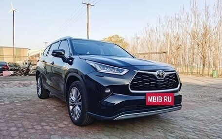 Toyota Highlander, 2022 год, 4 735 006 рублей, 2 фотография