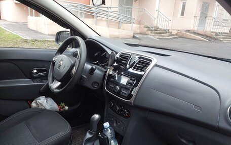 Renault Logan II, 2016 год, 580 000 рублей, 7 фотография