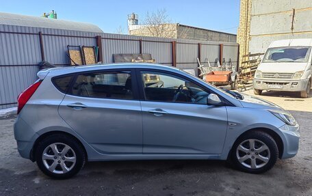 Hyundai Solaris II рестайлинг, 2011 год, 830 000 рублей, 5 фотография