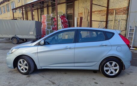 Hyundai Solaris II рестайлинг, 2011 год, 830 000 рублей, 3 фотография