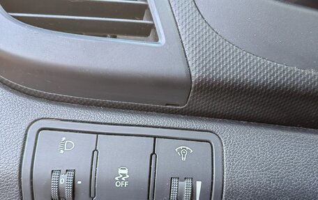 Hyundai Solaris II рестайлинг, 2011 год, 830 000 рублей, 7 фотография