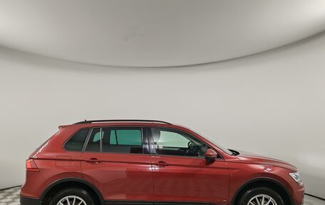 Volkswagen Tiguan II, 2019 год, 2 399 000 рублей, 4 фотография