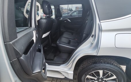 Mitsubishi Pajero Sport III рестайлинг, 2018 год, 2 999 000 рублей, 14 фотография