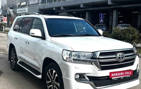 Toyota Land Cruiser 200, 2015 год, 4 870 000 рублей, 2 фотография