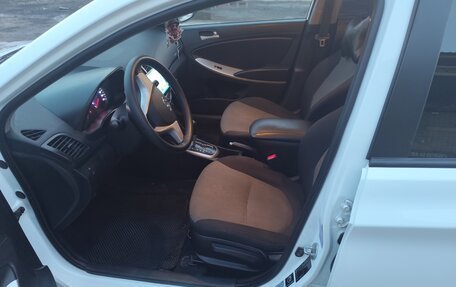 Hyundai Solaris II рестайлинг, 2013 год, 750 000 рублей, 3 фотография