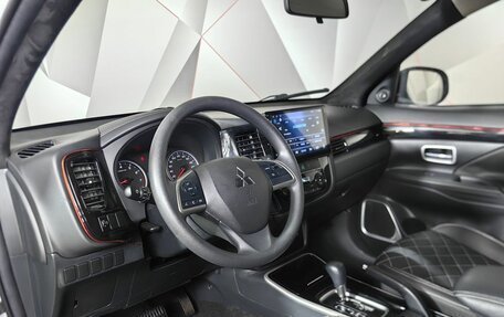 Mitsubishi Outlander III рестайлинг 3, 2022 год, 2 689 000 рублей, 18 фотография