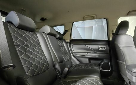 Mitsubishi Outlander III рестайлинг 3, 2022 год, 2 689 000 рублей, 15 фотография