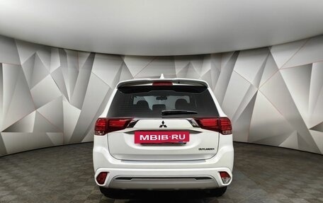 Mitsubishi Outlander III рестайлинг 3, 2022 год, 2 689 000 рублей, 8 фотография