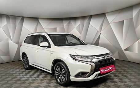 Mitsubishi Outlander III рестайлинг 3, 2022 год, 2 689 000 рублей, 3 фотография