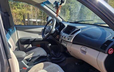 Mitsubishi L200 IV рестайлинг, 2013 год, 1 599 999 рублей, 11 фотография