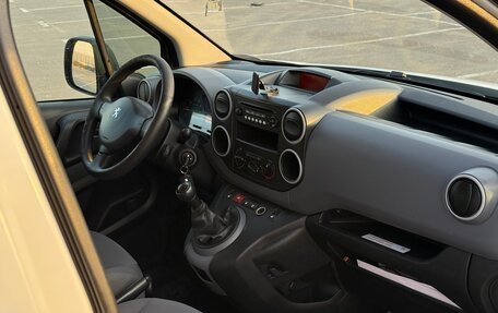 Peugeot Partner II рестайлинг 2, 2015 год, 880 000 рублей, 11 фотография