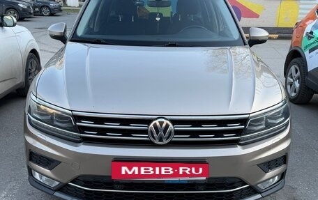 Volkswagen Tiguan II, 2017 год, 2 400 000 рублей, 2 фотография