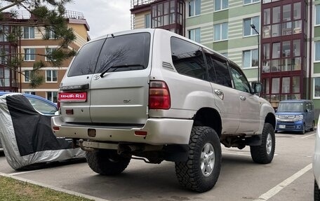 Toyota Land Cruiser 100 рестайлинг 2, 1998 год, 790 000 рублей, 1 фотография