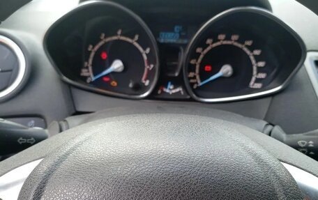 Ford Fiesta, 2015 год, 850 000 рублей, 4 фотография