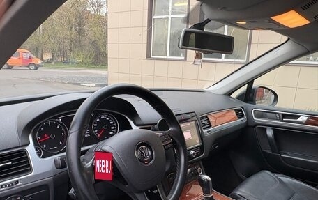 Volkswagen Touareg III, 2010 год, 1 850 000 рублей, 8 фотография