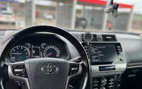 Toyota Land Cruiser Prado 150 рестайлинг 2, 2020 год, 7 300 000 рублей, 8 фотография