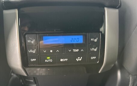 Toyota Land Cruiser Prado 150 рестайлинг 2, 2020 год, 7 300 000 рублей, 13 фотография