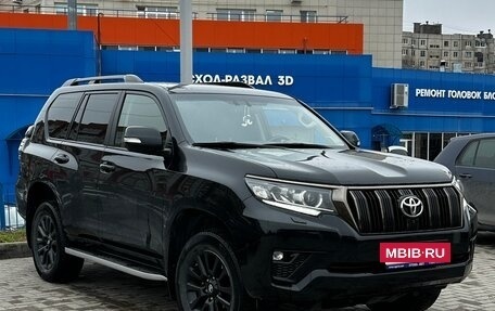 Toyota Land Cruiser Prado 150 рестайлинг 2, 2020 год, 7 300 000 рублей, 3 фотография