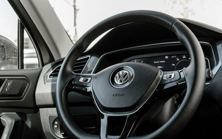 Volkswagen Tiguan II, 2018 год, 2 785 000 рублей, 15 фотография