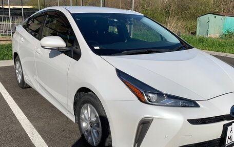 Toyota Prius IV XW50, 2022 год, 2 500 000 рублей, 1 фотография