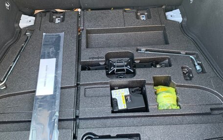 Toyota Prius IV XW50, 2022 год, 2 500 000 рублей, 8 фотография