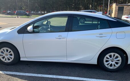 Toyota Prius IV XW50, 2022 год, 2 500 000 рублей, 3 фотография