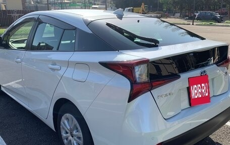 Toyota Prius IV XW50, 2022 год, 2 500 000 рублей, 4 фотография